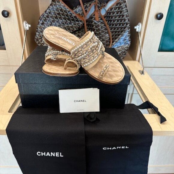 Chanel Interlocking CC Logo Leather Slides Women's Size 38 - Picture 4 of 12